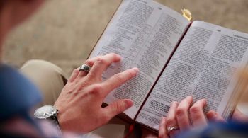 Melhores aplicativos para ler Bíblia online